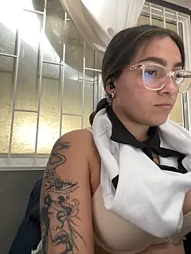 Alyha_Cortes: απευθείας συνομιλία ΧΧΧ