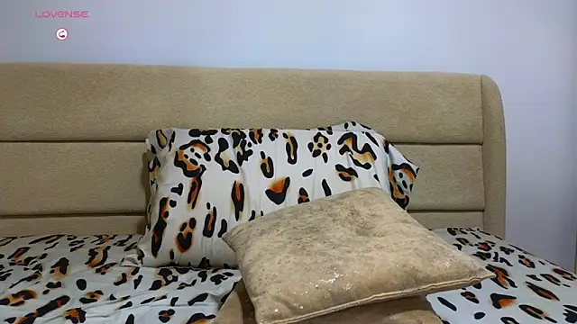 YourDesiree_'s Live XXX Chat