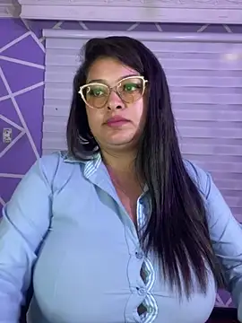 MiiaaJoness élő XXX-chatje