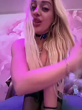 Vicsi30's Live XXX Chat