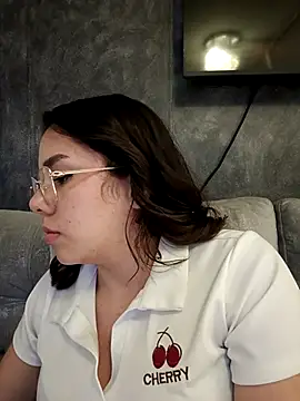 Chatroom XXX en direct de EmmaSulivan