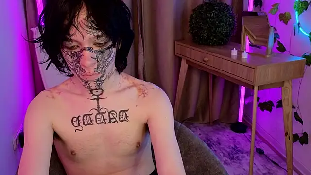 em0_b0y: διαδικτυακό σόου στην κάμερα