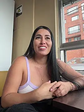 areviklusine1 Live XXX-Chat