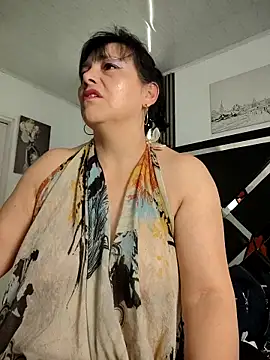 Natasha_miilf élő XXX-chatje