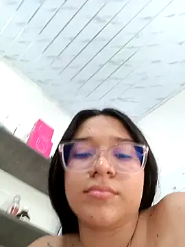 -VICKKY Live XXX Chat