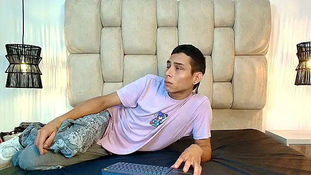 Zoelucas Live XXX-Chat