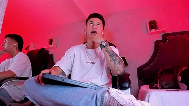 Онлайн чат XXX liaamsmiith_