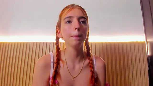 Pokazy przed kamerką – Alana_333