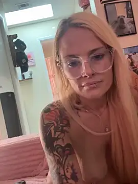 tattoobarbiexox's Webcam Show