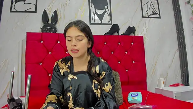 emilygrooe Adlı Modelin Canlı XXX Sohbeti