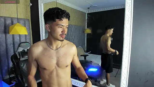 NicolaiKarav's Live XXX Chat