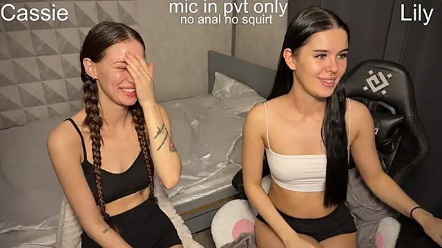 girls_secrets' Live XXX Chat