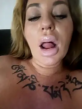 MiaMooly's Webcam Show