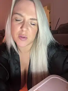 Živý XXX chat Bustyblondebabe32