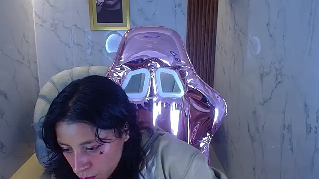 serabella_s Adlı Modelin Canlı XXX Sohbeti