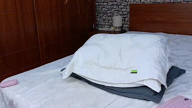 CuteBlondeMe's Live XXX Chat