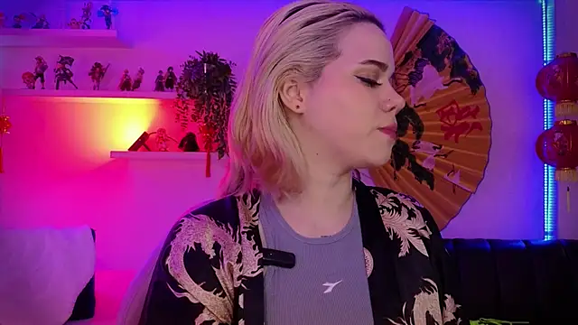 albaismynameX élő XXX-chatje