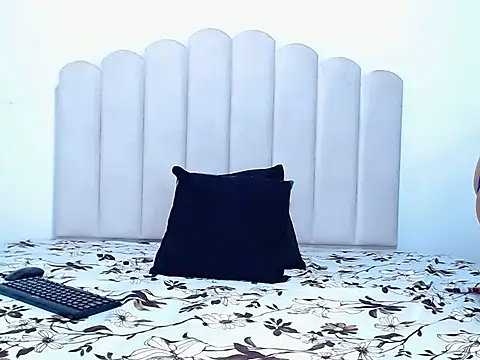 Show modela AdaraTastty na web-kameri