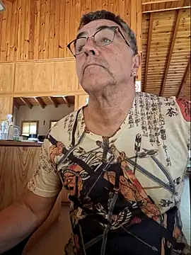 Pertunjukan Kamera Web darialmas