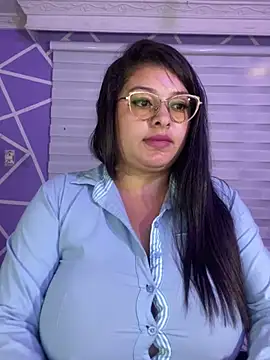 MiiaaJoness' Live XXX Chat