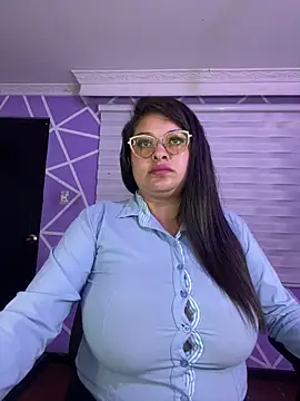 Онлайн чат XXX MiiaaJoness