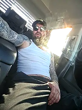 Beardedtattood élő XXX-chatje