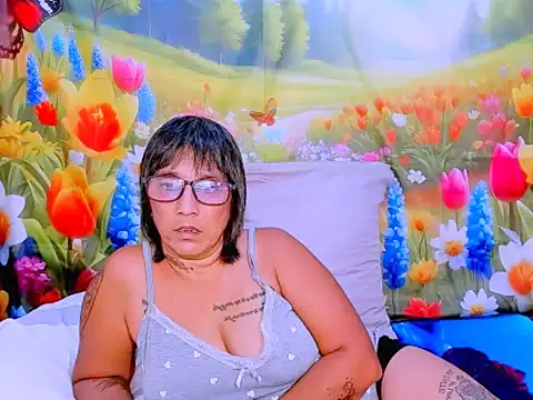 indianroxy's Live XXX Chat