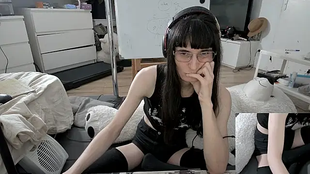 CeriseLapine's Live XXX Chat