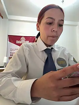 Emily-7_ élő XXX-chatje