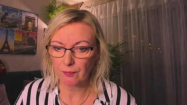 Pokazy przed kamerką – vanessa_chat