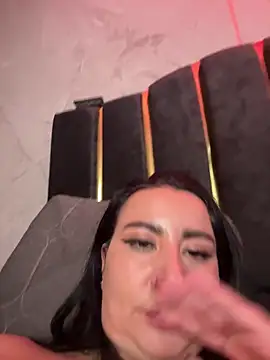 Abril_Luv élő XXX-chatje