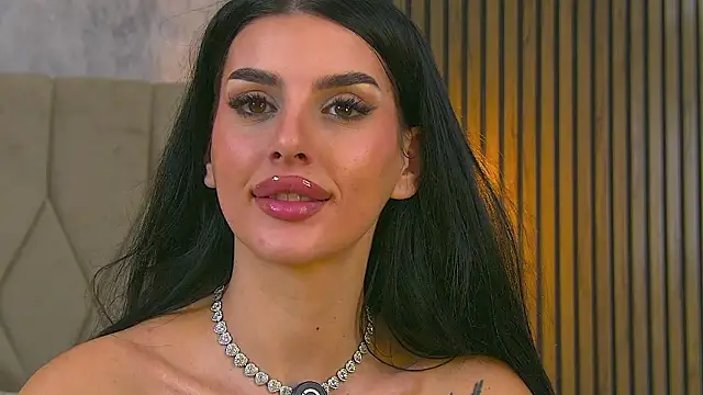 AmyBlair Adlı Modelin Canlı XXX Sohbeti