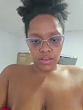 Онлайн чат XXX corinastonee