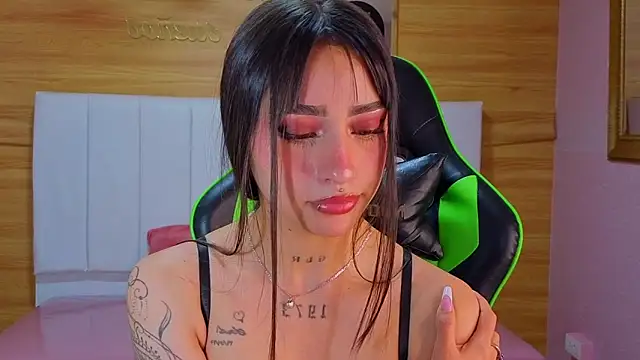 Abril_Velvet_a_'s Live XXX Chat