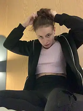 GoldenPussy1329's Live XXX Chat