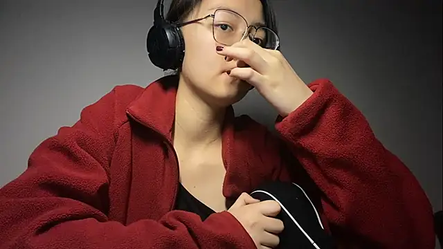 LinaClous' Live XXX Chat