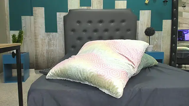 Show modela Crissh_1_ na web-kameri