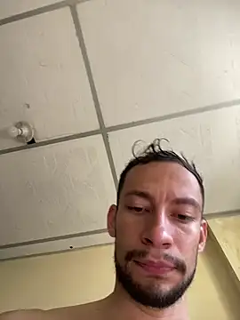 TyagoRoberts_ élő XXX-chatje