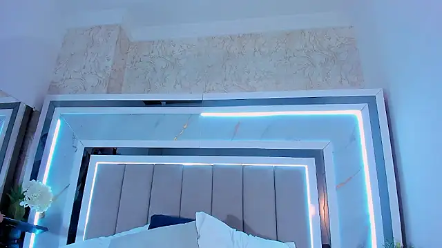 IsaBlue's Live XXX Chat