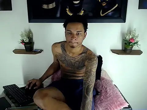 Tatoo_Noah's Live XXX Chat