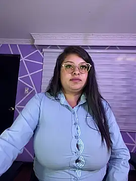 MiiaaJoness' Live XXX Chat