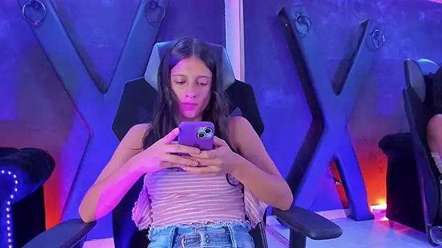 Agathaargent_ Adlı Modelin Canlı XXX Sohbeti