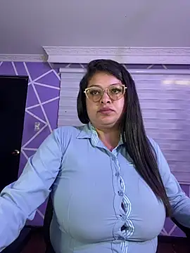 MiiaaJoness' Live XXX Chat