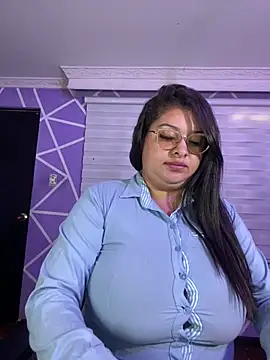 MiiaaJoness Adlı Modelin Canlı XXX Sohbeti