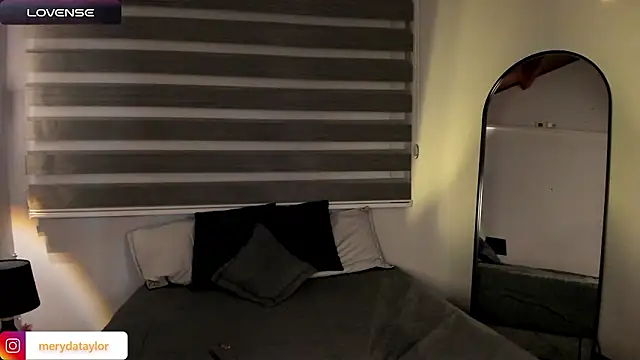 Chatroom XXX en direct de MERIDA_TAYLOR