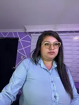 MiiaaJoness' Live XXX Chat