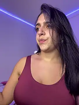 Chat XXX en directo de Alice777_