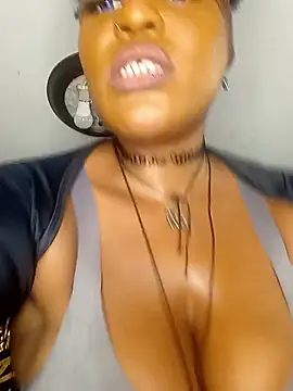 AmazonianMistress Adlı Modelin Canlı XXX Sohbeti