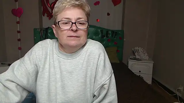 EmiliaGree Chat XXX live