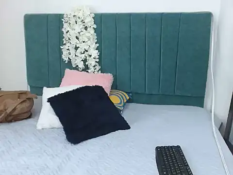 Carolinacrus001 Adlı Modelin Canlı XXX Sohbeti